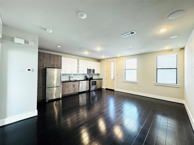 Building Photo - 2401 Crawford St