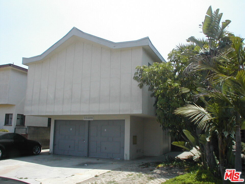 Primary Photo - 12488 Gilmore Ave