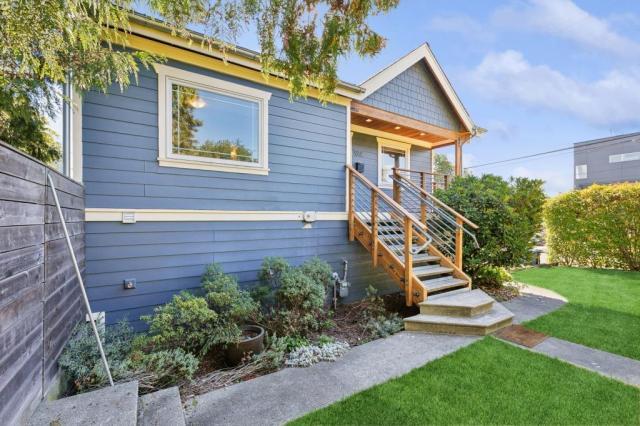 Building Photo - 3 bedroom in Seattle WA 98103