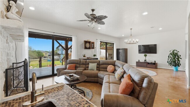 Foto del edificio - 628 Country Ln Dr
