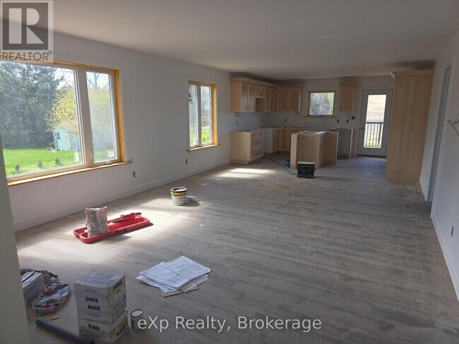 Photo du bâtiment - MAIN LEVEL UNIT - 272 12 CONCESSION