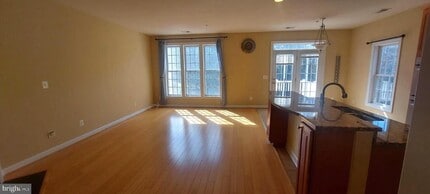 Building Photo - 575 Odendhal Ave