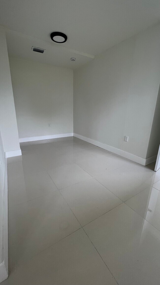 Foto del edificio - 3515 NW 13th St