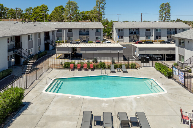 Northport - Piscina - Northport Apartments