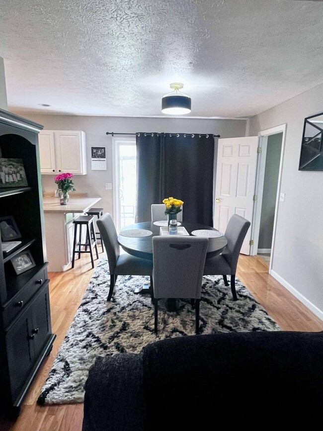 Dining room - 250 Donna Ave