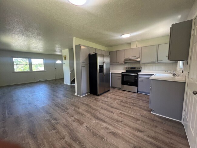 Building Photo - 2401-2403-2403 Calico Ln