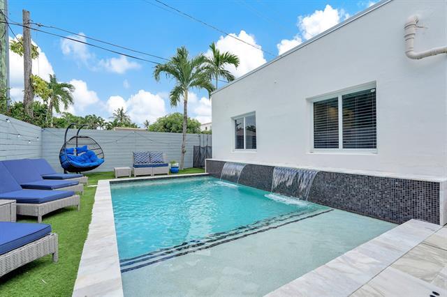 Building Photo - 1210 Biarritz Dr