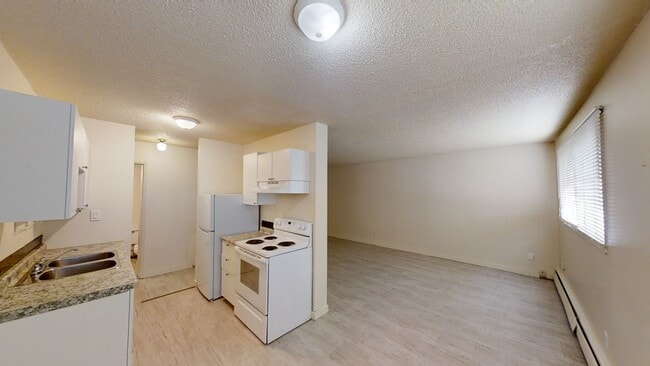 Building Photo - 9515-9100 100 Ave.