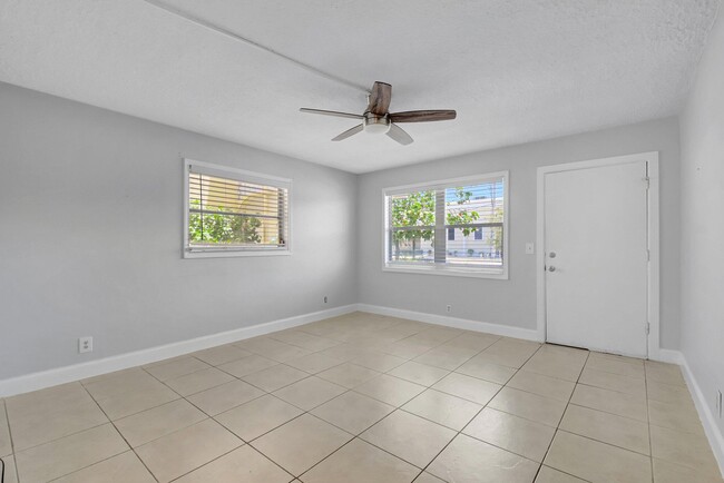 Building Photo - 3915 S Flagler Dr