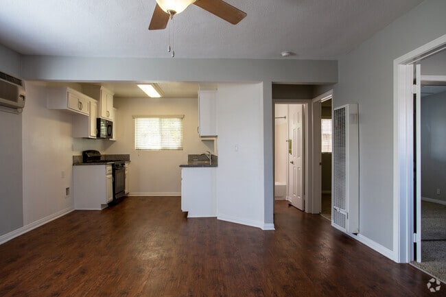 3BR, 1BA - 1000 SF - Northwind Apartments