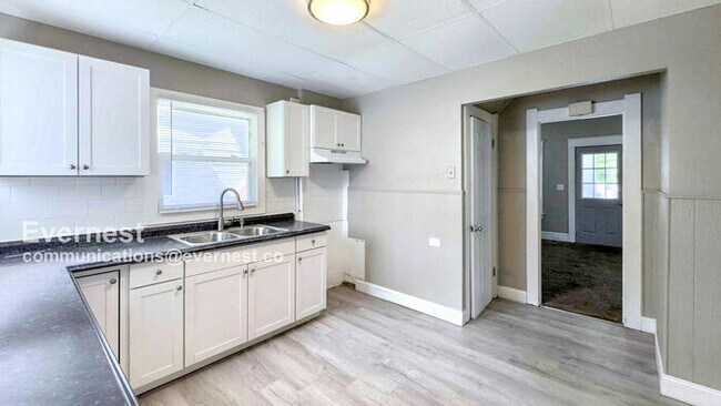 Foto del edificio - 714 Hampton Ave