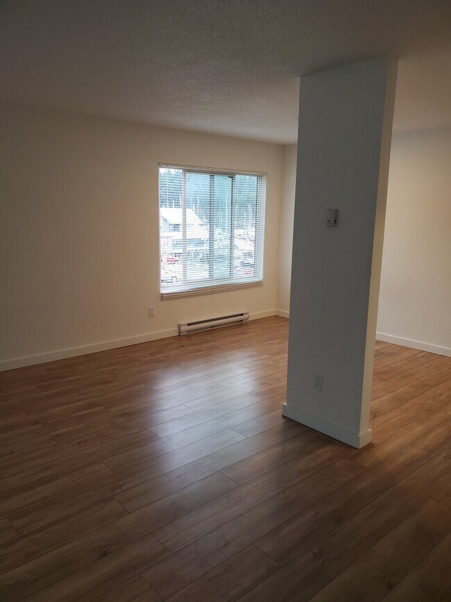 Photo du bâtiment - 430 Stewart Ave