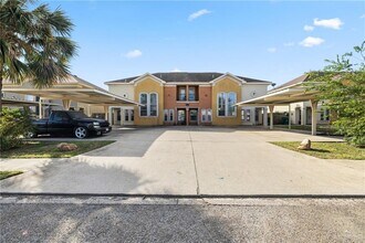 Building Photo - 1309 W Fig Ave