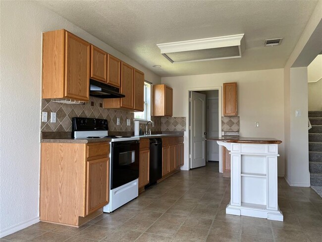 Building Photo - 195 Cazador Dr