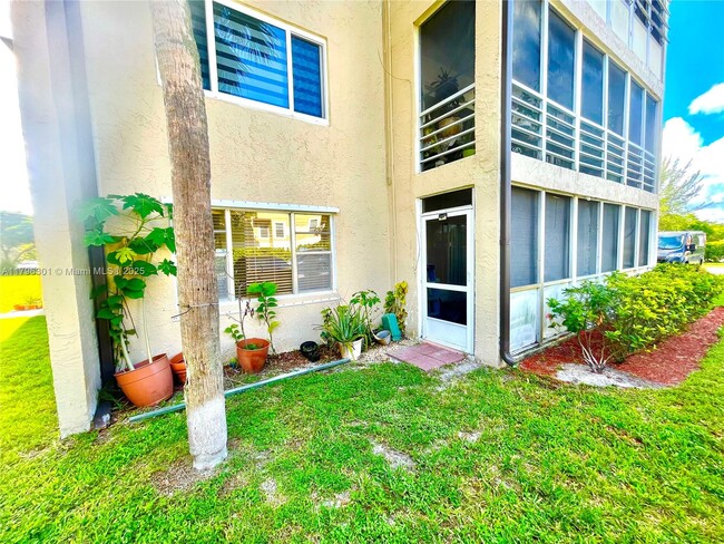 Foto del edificio - 2700 Riverside Dr