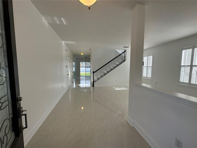 Foto del edificio - 7738 Summerlake Pointe Boulevard