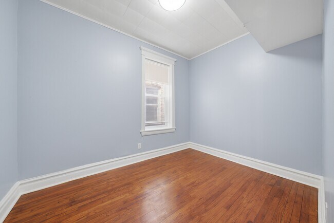 Foto del edificio - 4044 W Potomac Ave