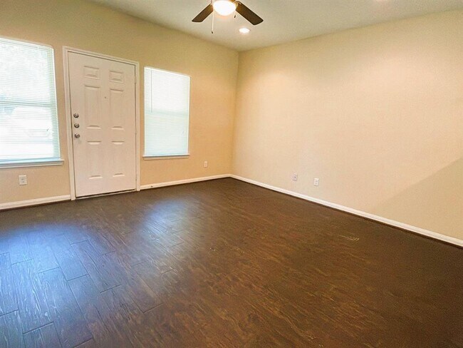 Building Photo - 8526 Homewood Ln