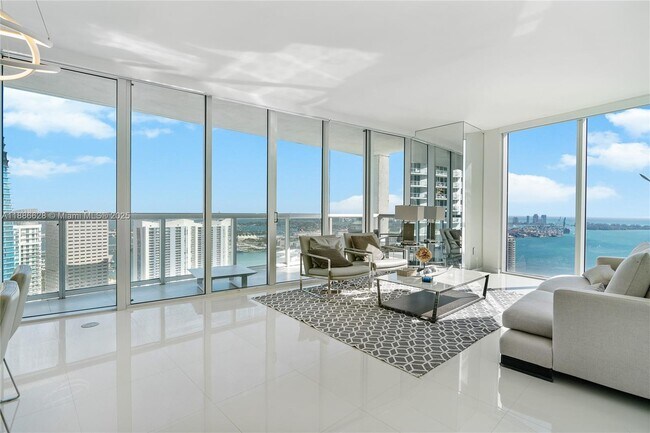 Building Photo - 495 Brickell Ave
