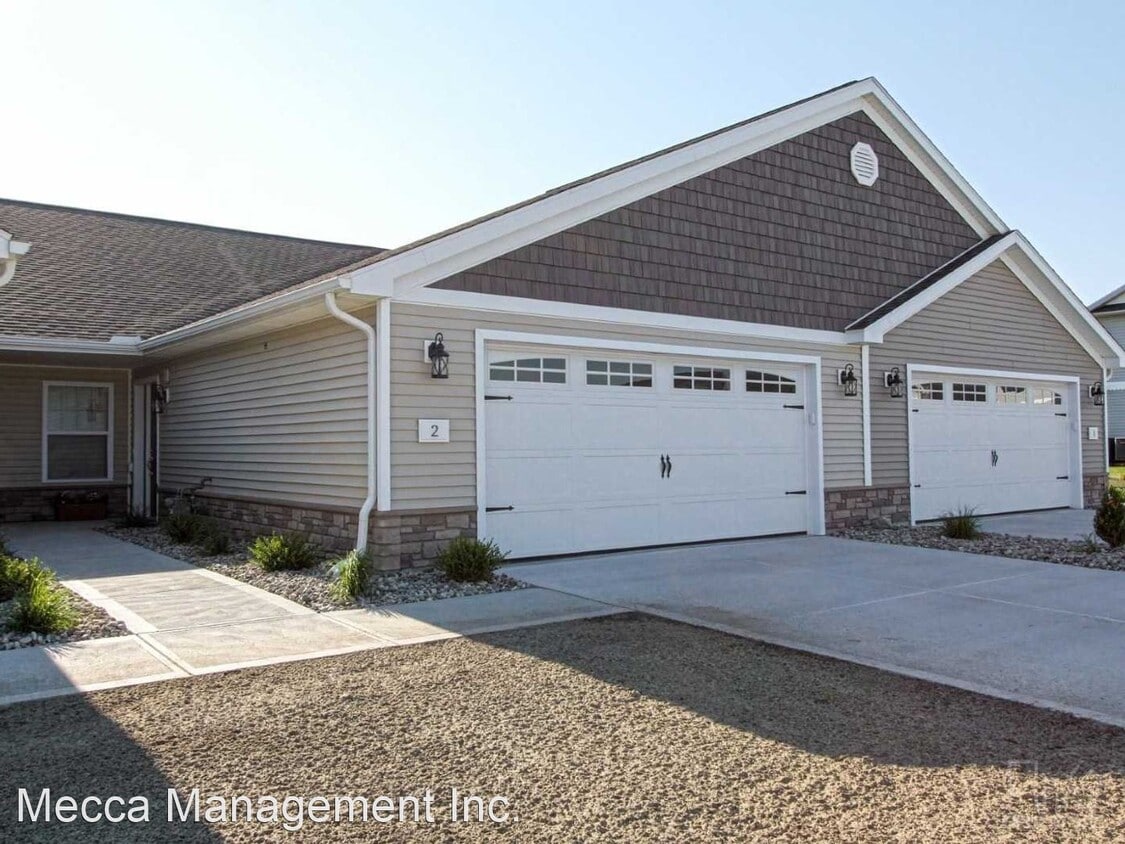 Primary Photo - 7128-7128 Triumph Ln