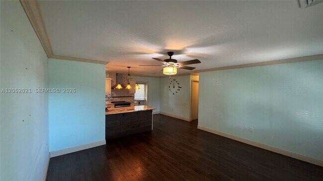 Foto del edificio - 322 W Sample Ave