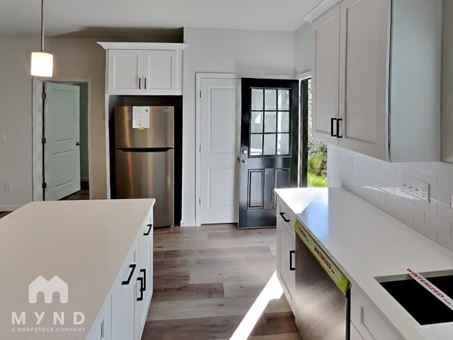 Building Photo - 218 E Boston Ave