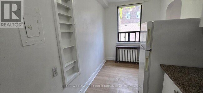 Photo du bâtiment - 137 Eglinton Ave W