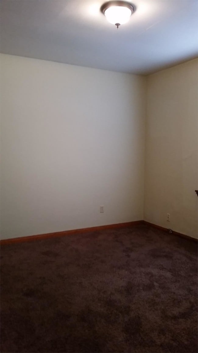 Building Photo - 1602 S Fares Ave