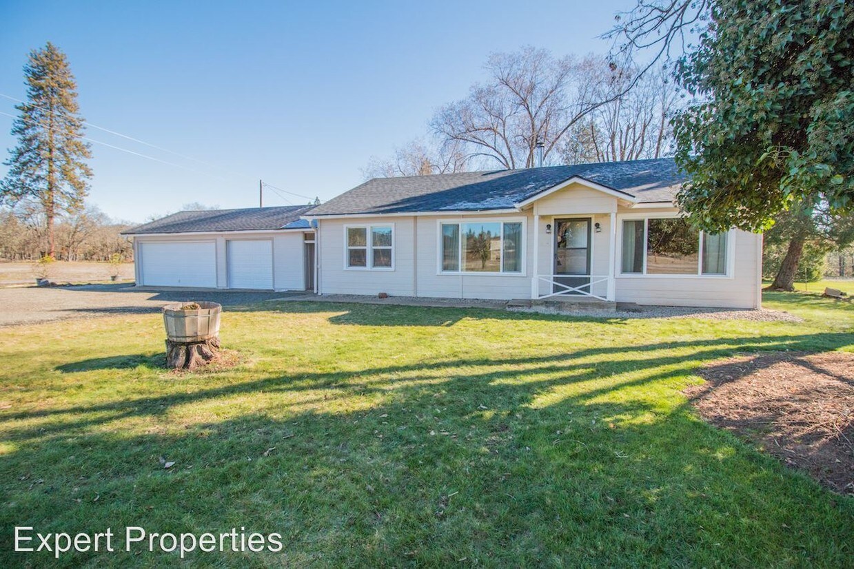 Primary Photo - 3 br, 1 bath House - 2990 Rogue River Drive