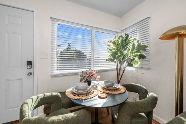 Foto del edificio - 2796 K St