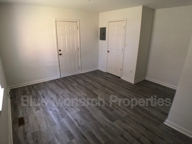 Foto del edificio - 305 Rogers Lake Rd