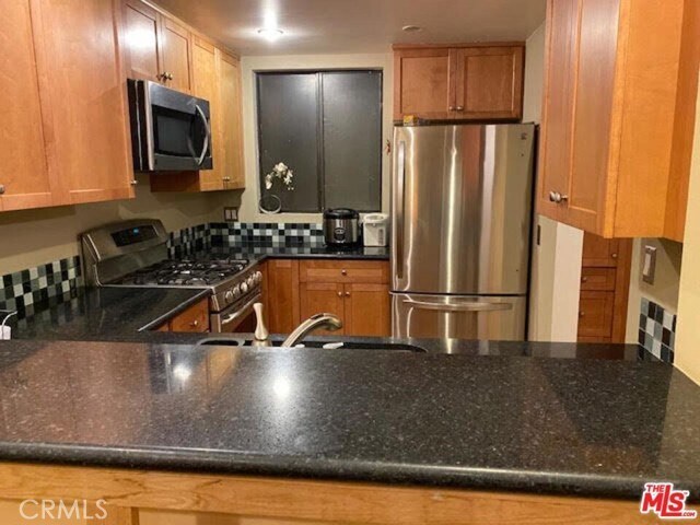 Foto del edificio - 12717 Mitchell Ave