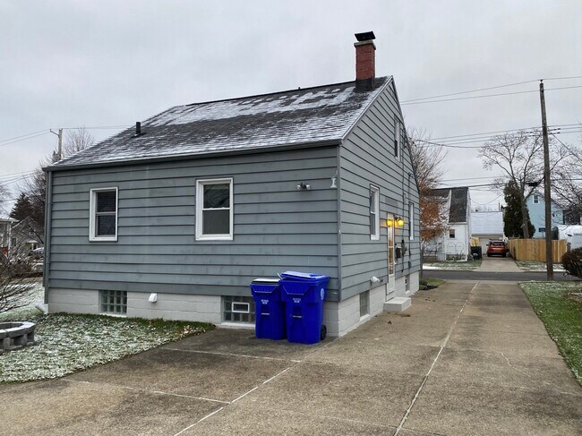 Building Photo - 36 Delray Ave