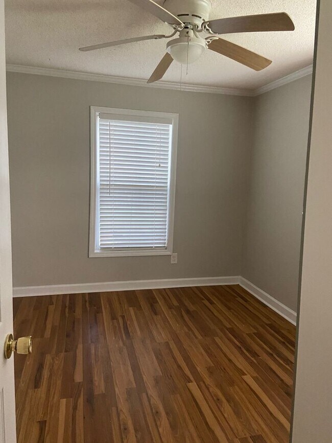 Foto del edificio - Cozy 1 Bed/ 1 Bath Bungalow - Close to Dow...