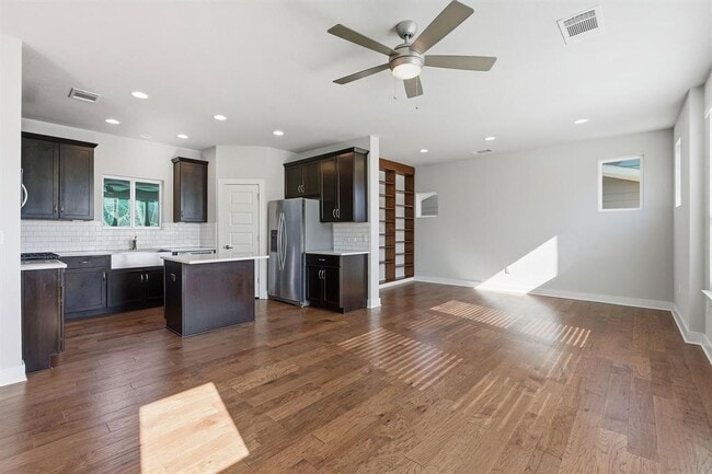 Building Photo - 1912 Dinsdale Ln