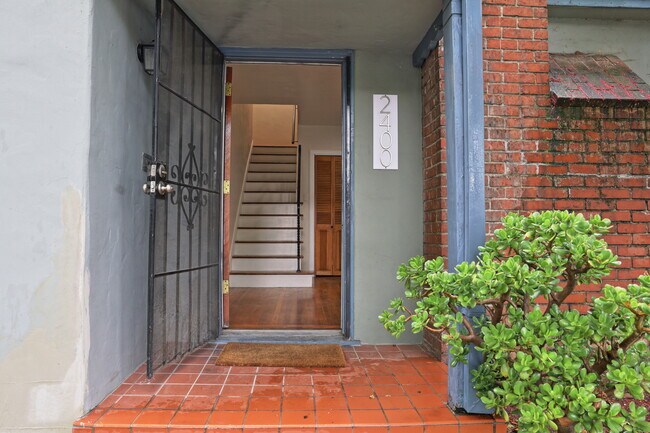 Foto del edificio - 2400 27th St