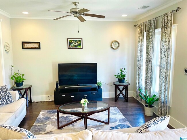 Foto del edificio - 3423 Sawyer Dr