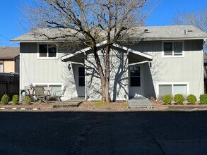 Building Photo - 1743-1745-1745 SE Tenino St