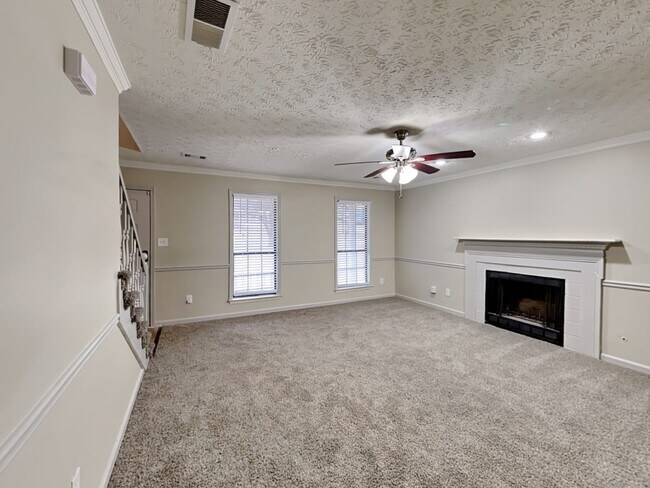 Building Photo - 537 Julius Dr