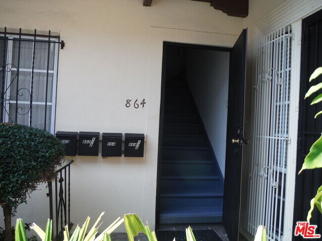 Building Photo - 864 S Gramercy Pl