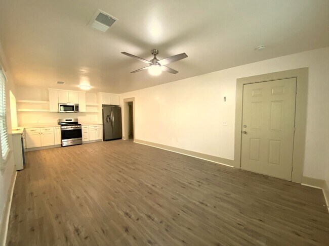 Foto del edificio - 2177 Weston Way