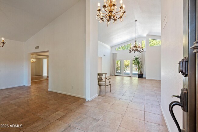 Foto del edificio - 7250 E Paradise Dr