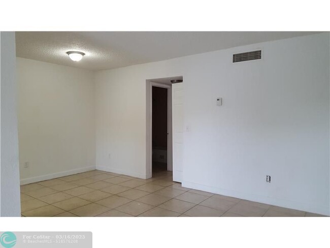 Building Photo - 400 NW 65th Ave