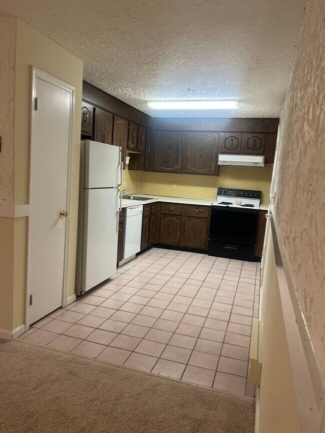 Building Photo - 310 Codman Hill Rd