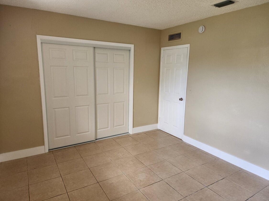 Photo - 1225 NE 138th St (North Miami, FL)