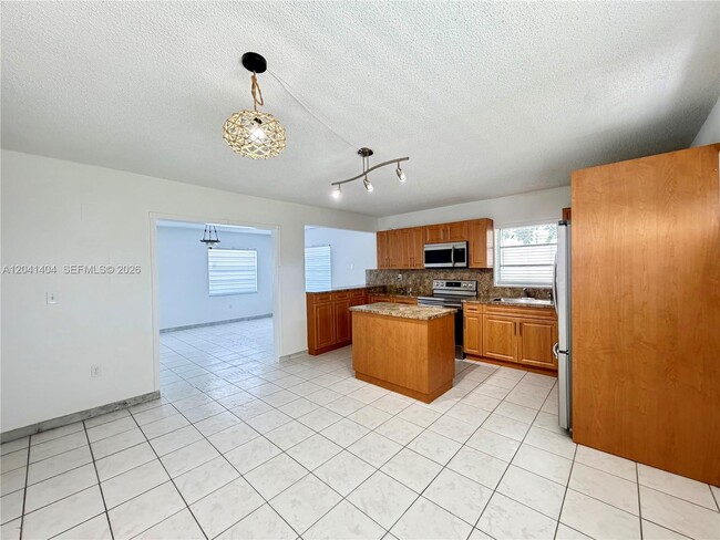 Foto del edificio - 913 NW 22nd Pl
