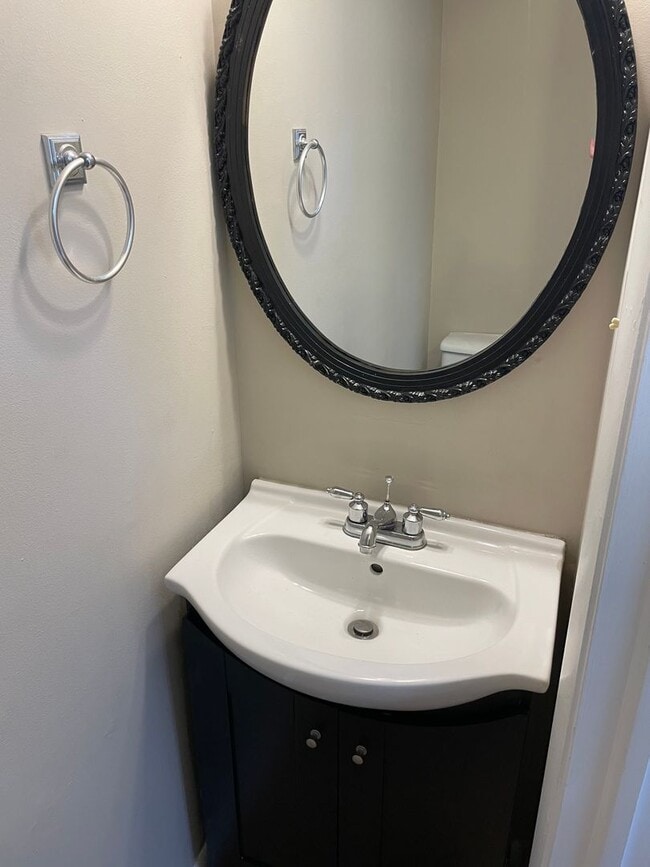 Building Photo - 2-bedroom, 1.5-bathroom townhouse