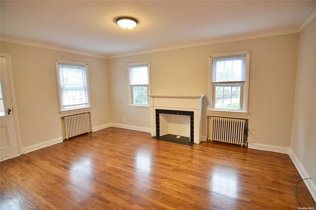 163 Carnation Ave, Floral Park, NY 11001 Room for Rent in Floral Park, NY