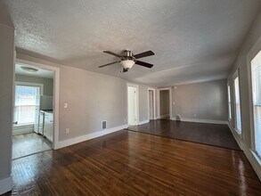 Building Photo - 164-166-166 Meigs St