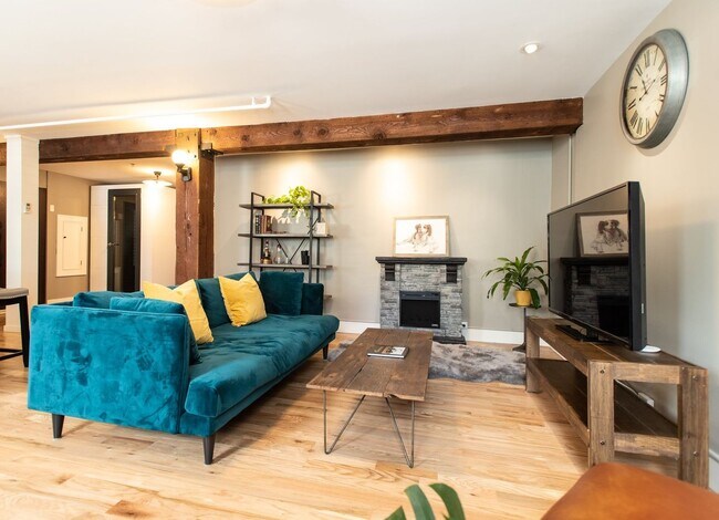 Building Photo - Spacious Loft Condo in Historical Carlton ...